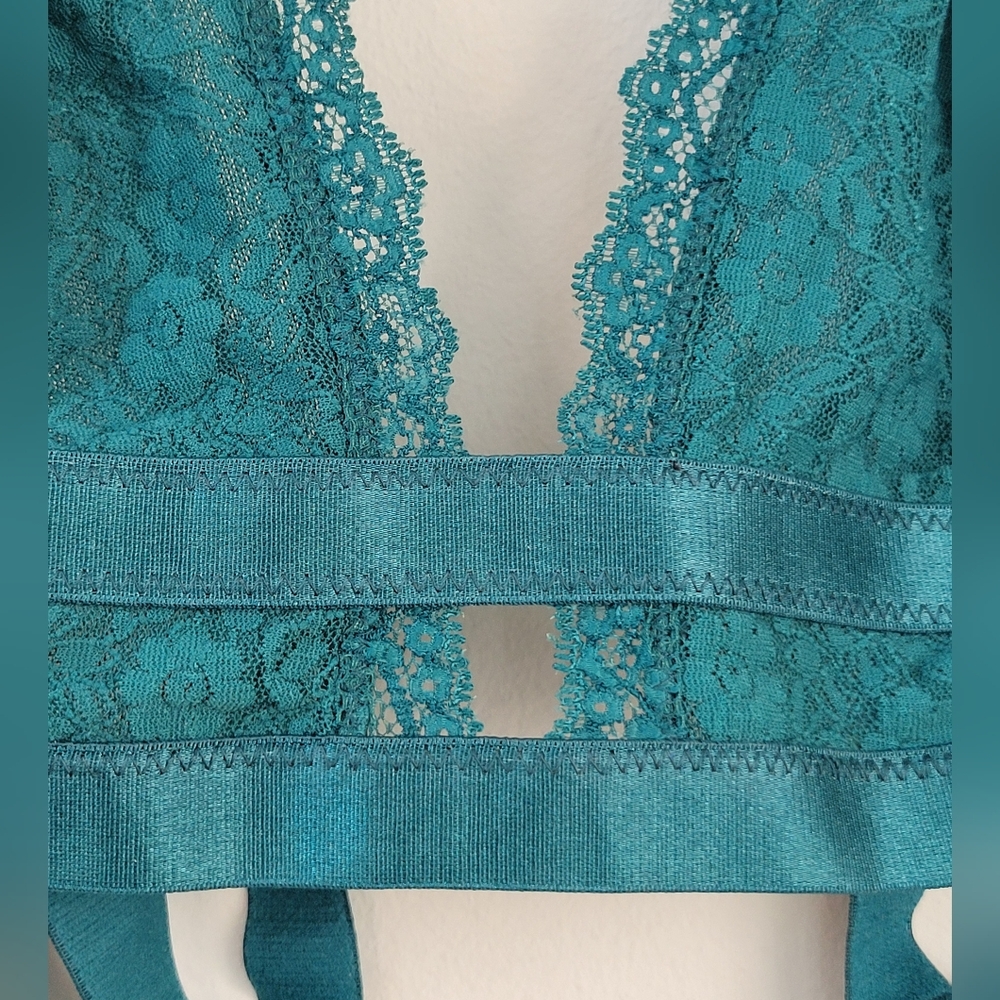 NWT Free People Intimately Strappy Lace Turkish Sea Bralette Women's Size M Sexy - Picture 9 of 9